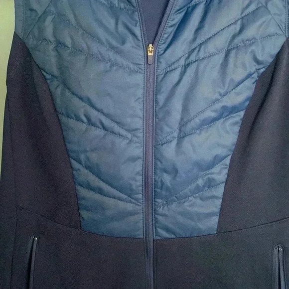 The North Face women’s blue flash dry hooded vest size medium like new - Picture 3 of 9